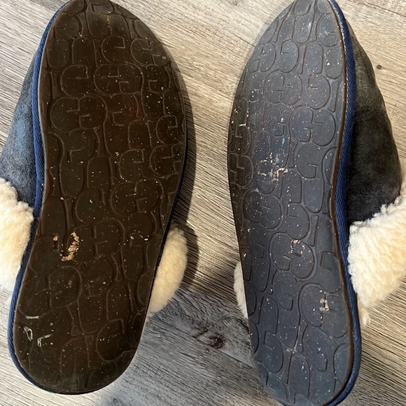 UGG slippers - Picture 3 of 4
